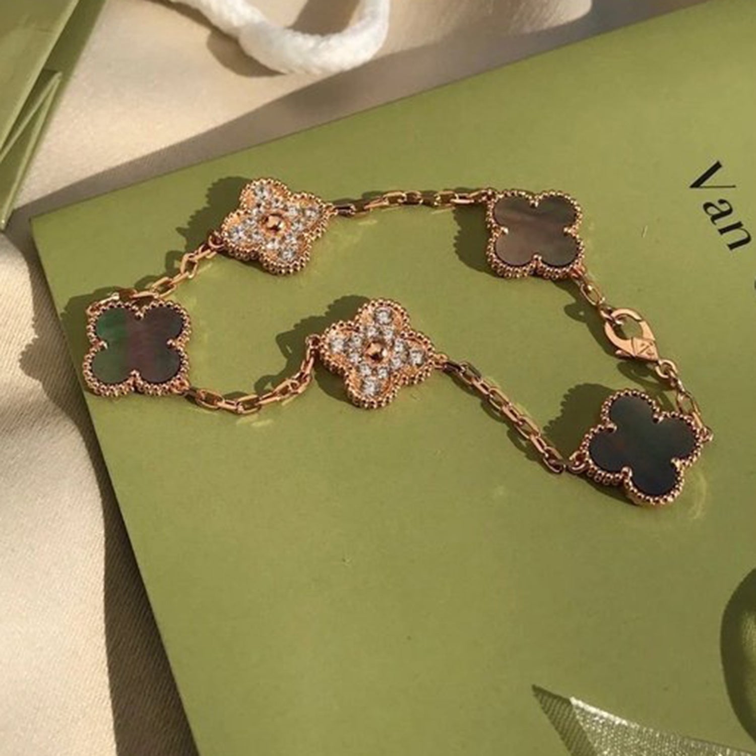 [Aurelle Style] CLOVER 5 MOTIF GRAY MOP BRACELET COLLECTION