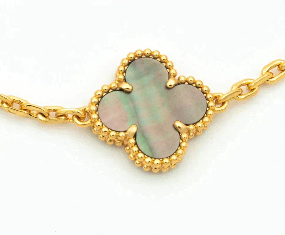 [Aurelle Style] CLOVER 5 MOTIF GRAY MOP BRACELET COLLECTION