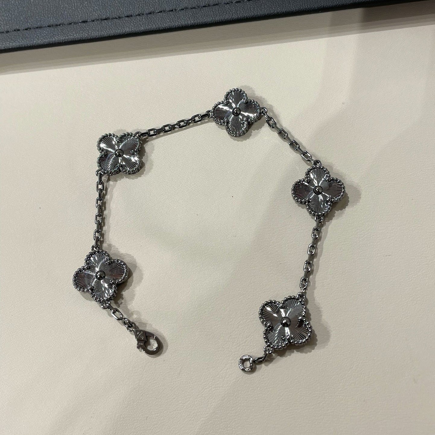 [Aurelle Style]CLOVER 5 MOTIF BLACK BRACELET