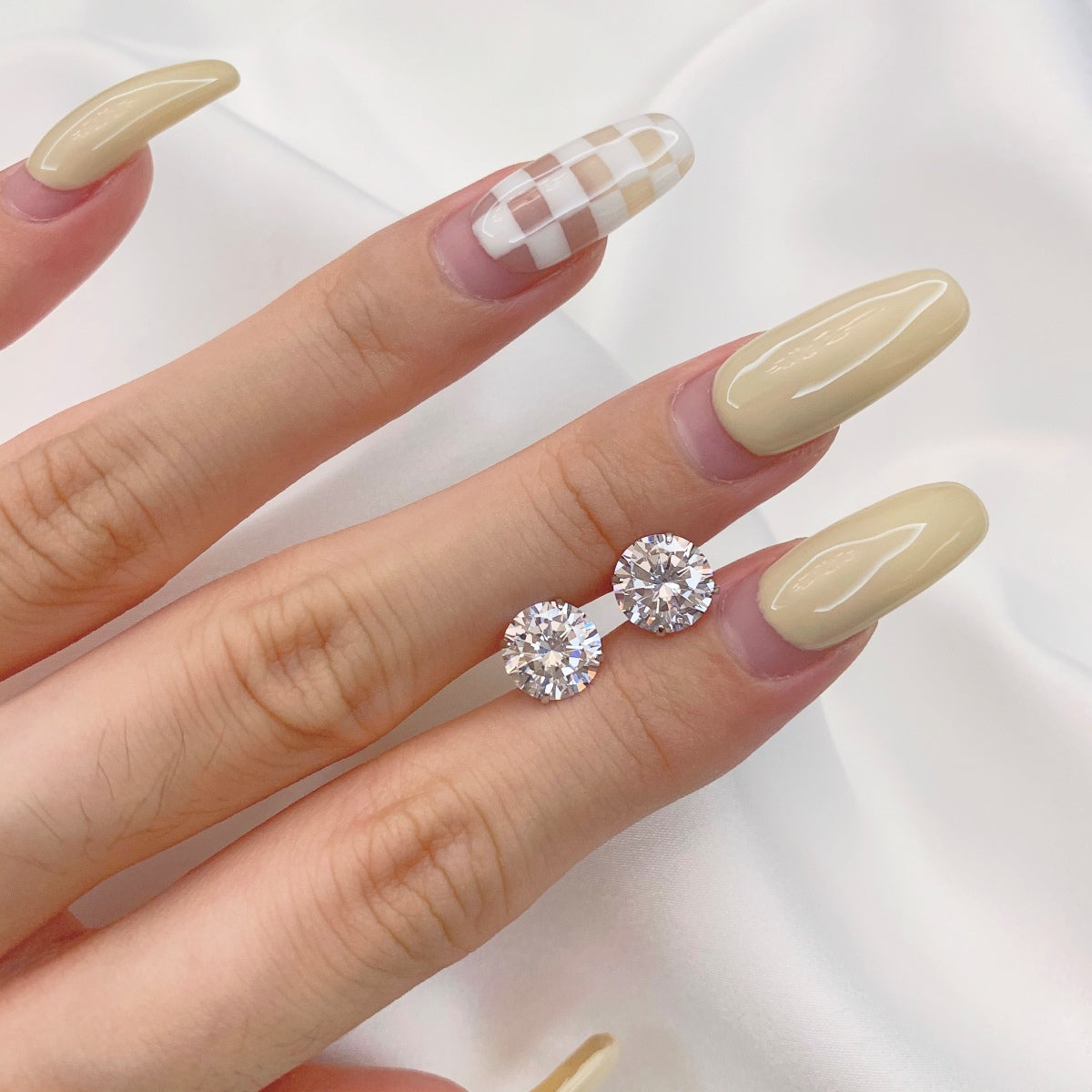 [Aurelle Style]Stylish Shiny Round Center Stone Stud Earrings