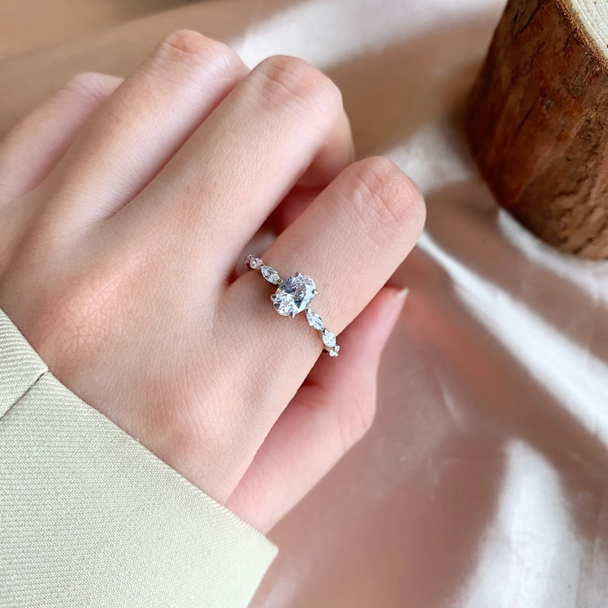[Aurelle Style]0.75 Carat Luxurious Vibrant Elongated Cushion Cut Daily Ring