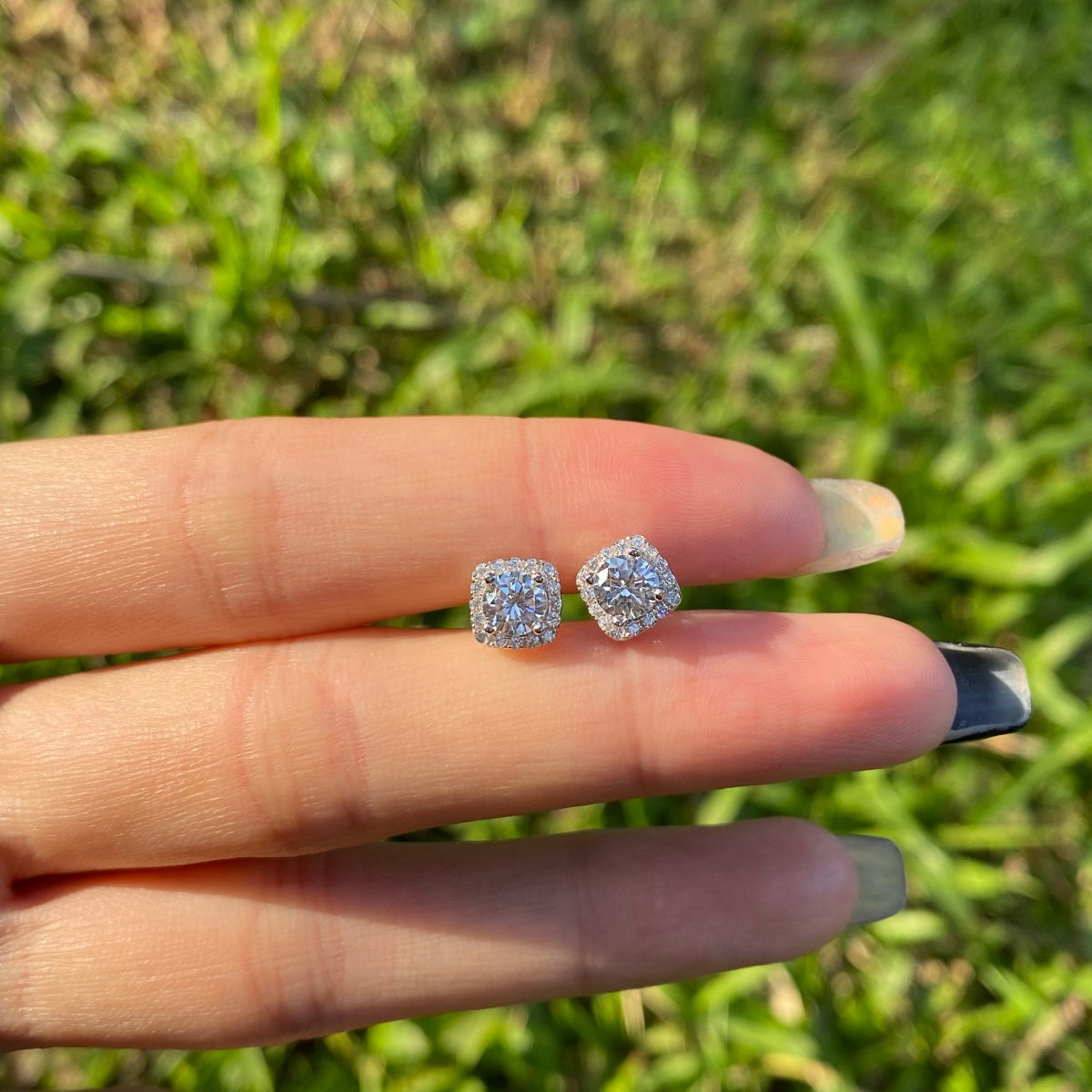 [Aurelle Style]Classic Round Center Stone Stud Earrings