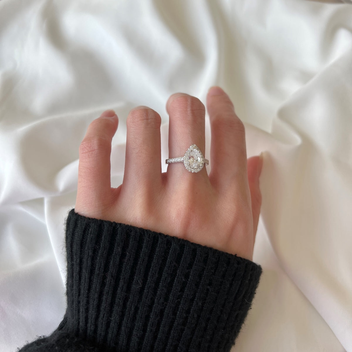 [Aurelle Style]1.0 Carat Luxurious Resplendent Water Drop Shape Wedding Ring