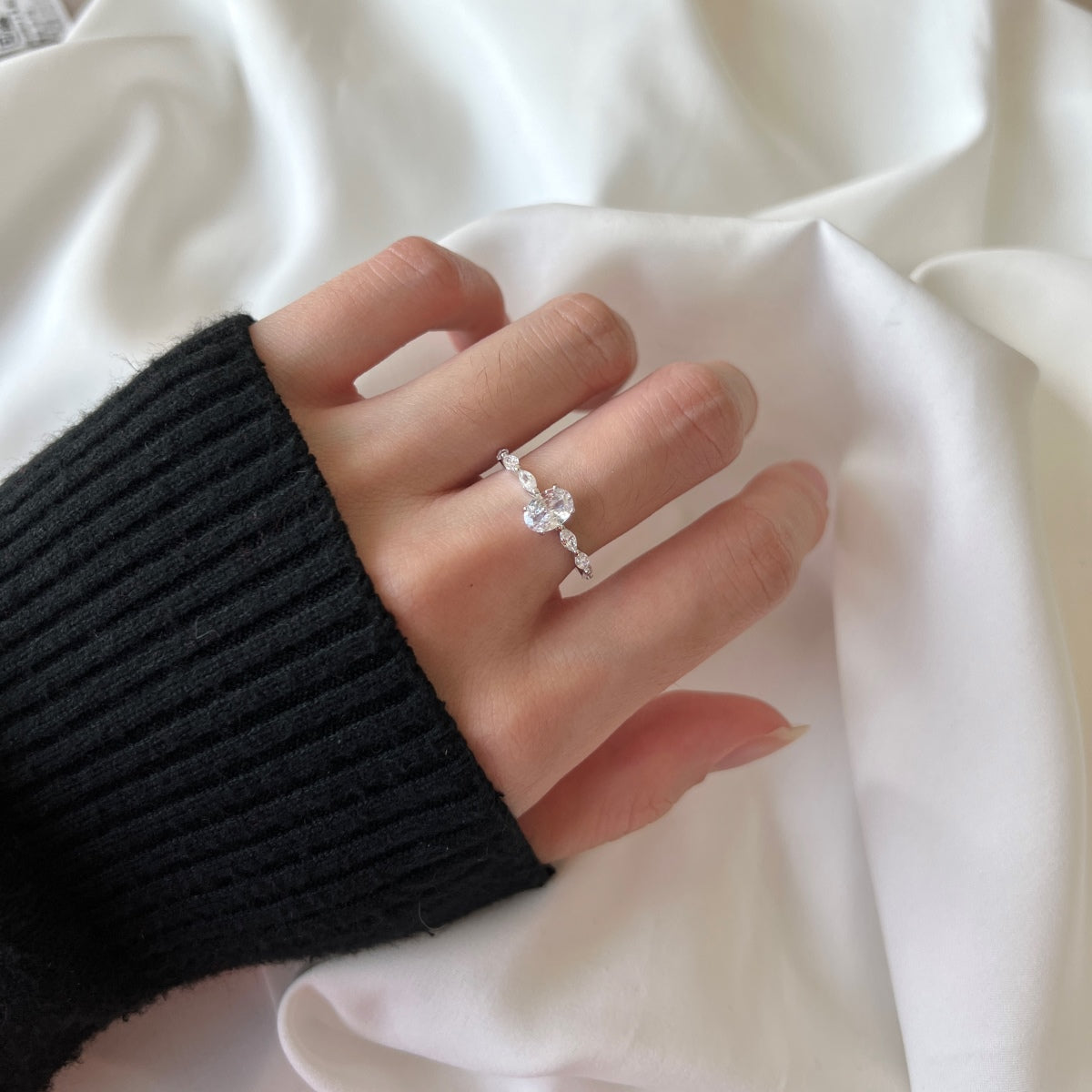 [Aurelle Style]0.75 Carat Luxurious Vibrant Elongated Cushion Cut Daily Ring