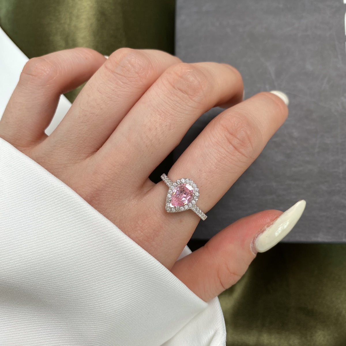 [Aurelle Style]1.0 Carat Luxurious Resplendent Water Drop Shape Wedding Ring