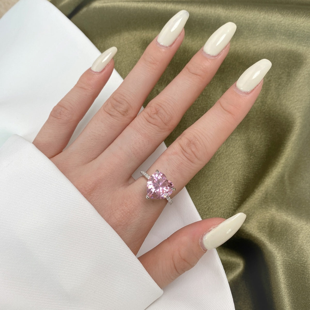 [Aurelle Style]6.0 Carat Luxurious Sparkling Romantic Heart Cut Lover Ring