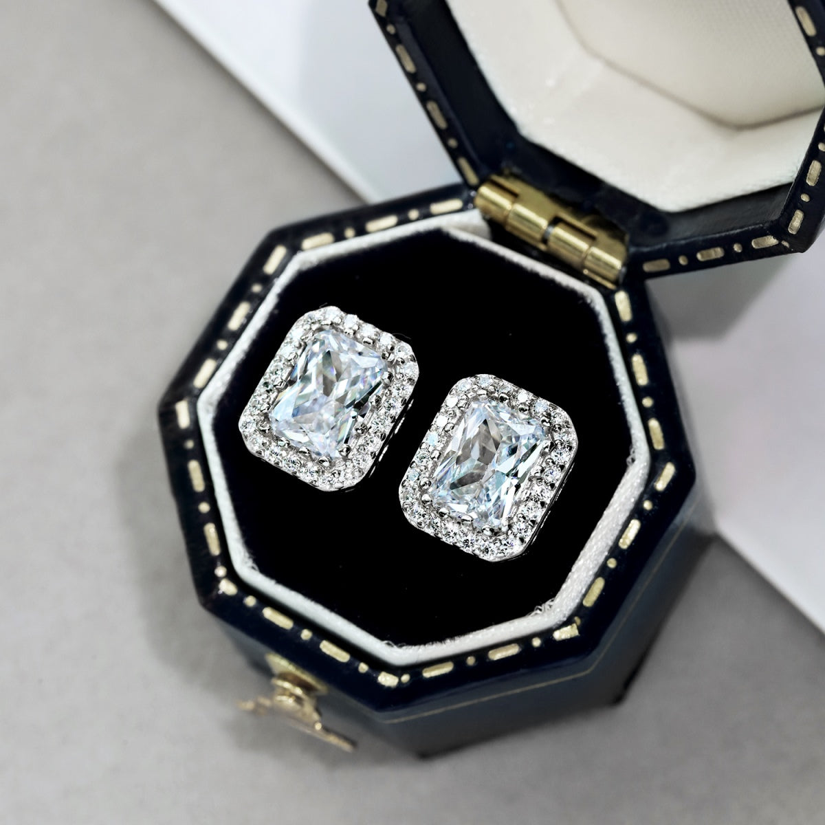 [Aurelle Style]1.0 Carat Luxurious Dainty Emerald Cut Daily Earrings