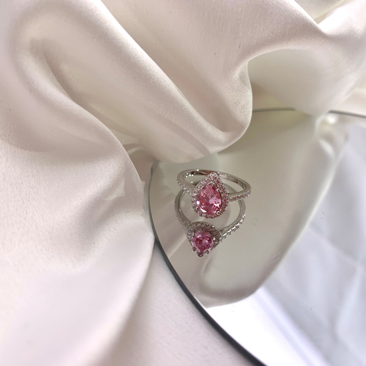 [Aurelle Style]1.0 Carat Luxurious Resplendent Water Drop Shape Wedding Ring