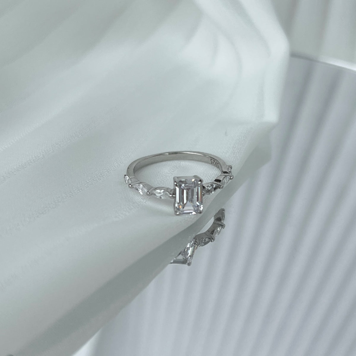 [Aurelle Style]1.0 Carat Dainty Resplendent Radiant Cut Daily Ring
