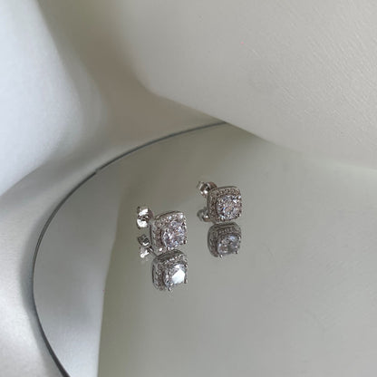 [Aurelle Style]Classic Round Center Stone Stud Earrings