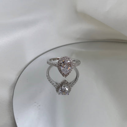 [Aurelle Style]1.0 Carat Luxurious Resplendent Water Drop Shape Wedding Ring