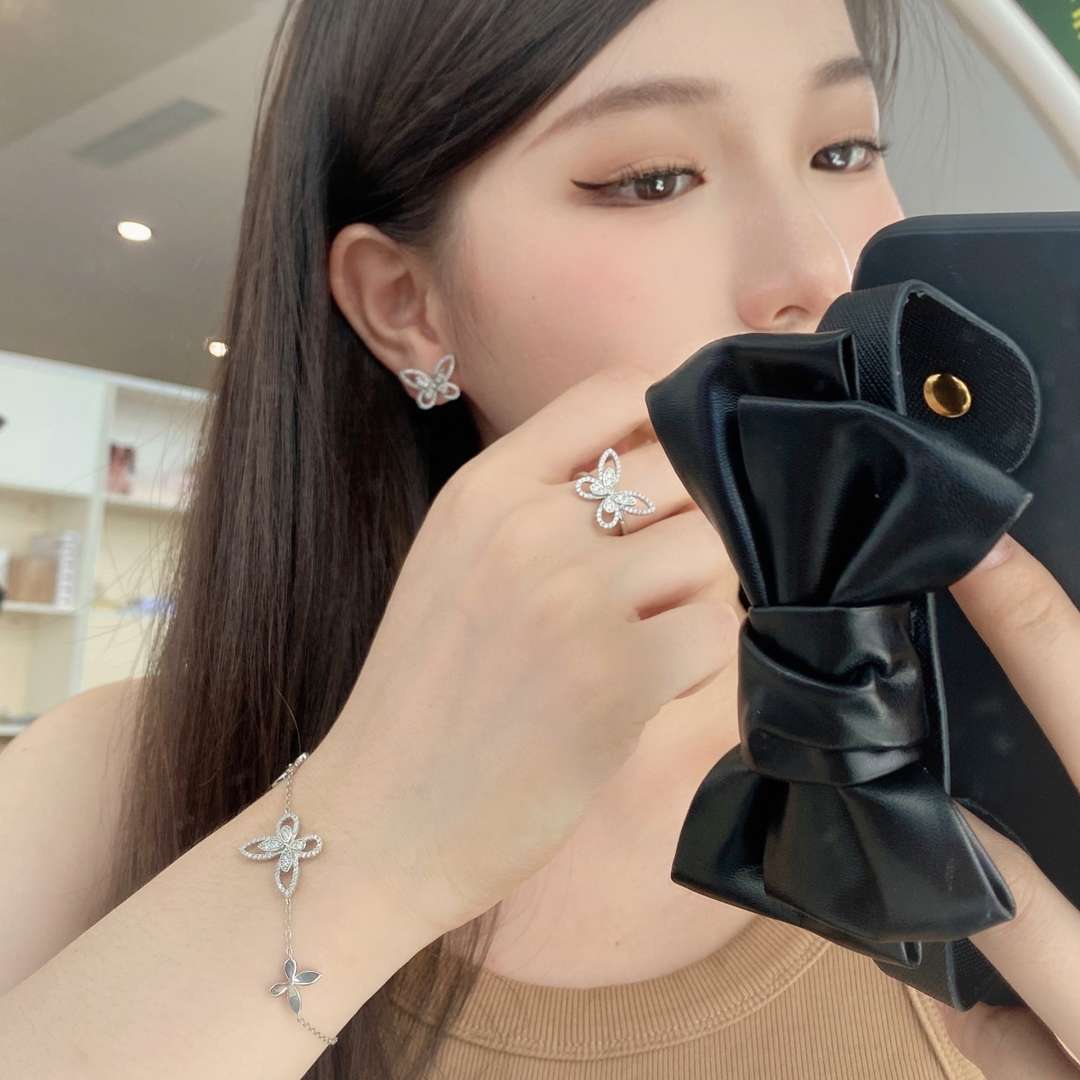 [Aurelle Style]Delicate Butterfly Pendant Bracelet