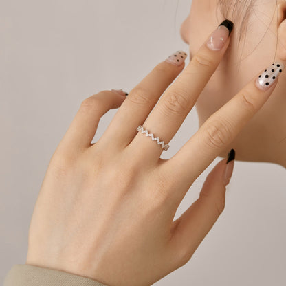 [Aurelle Style]Delicate Enchanting Wave Shape Daily Ring