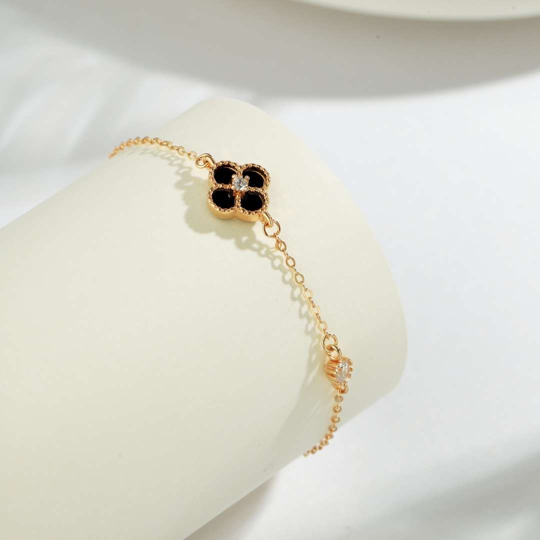 [Aurelle Style]Delicate Four Leaf Clover Bracelet