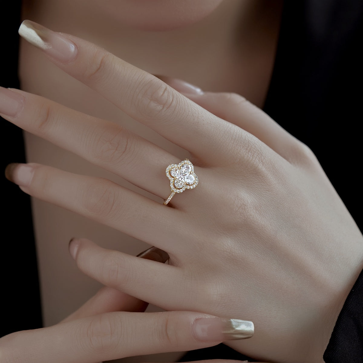 [Aurelle Style]Luxurious Eternity Flower Shape Banquet Ring