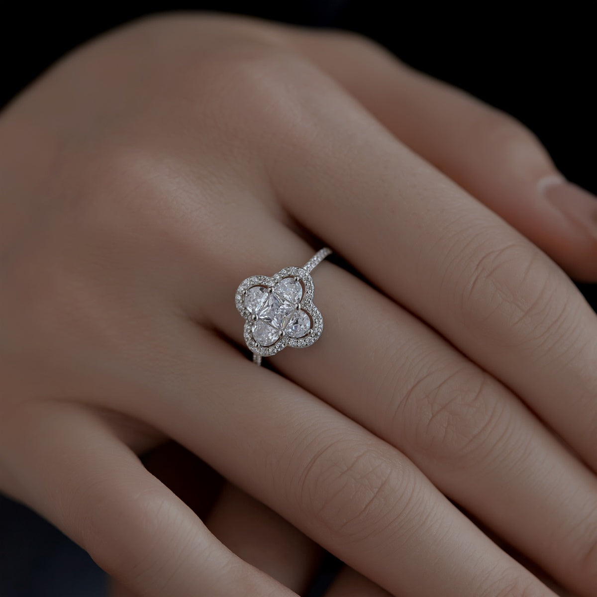 [Aurelle Style]Luxurious Eternity Flower Shape Banquet Ring