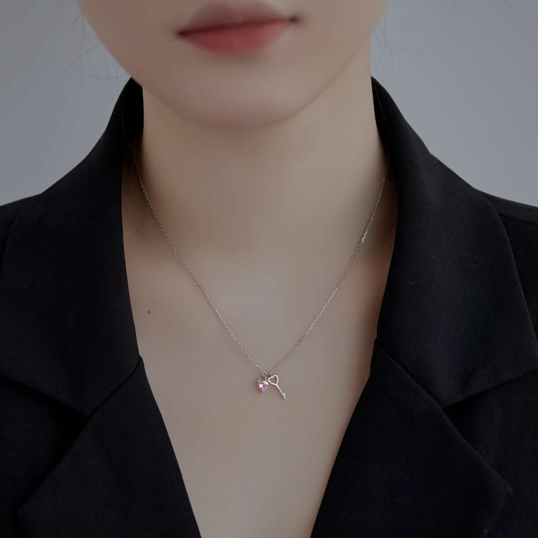 [Aurelle Style]Unique Heart Shape Key Pendent Necklace