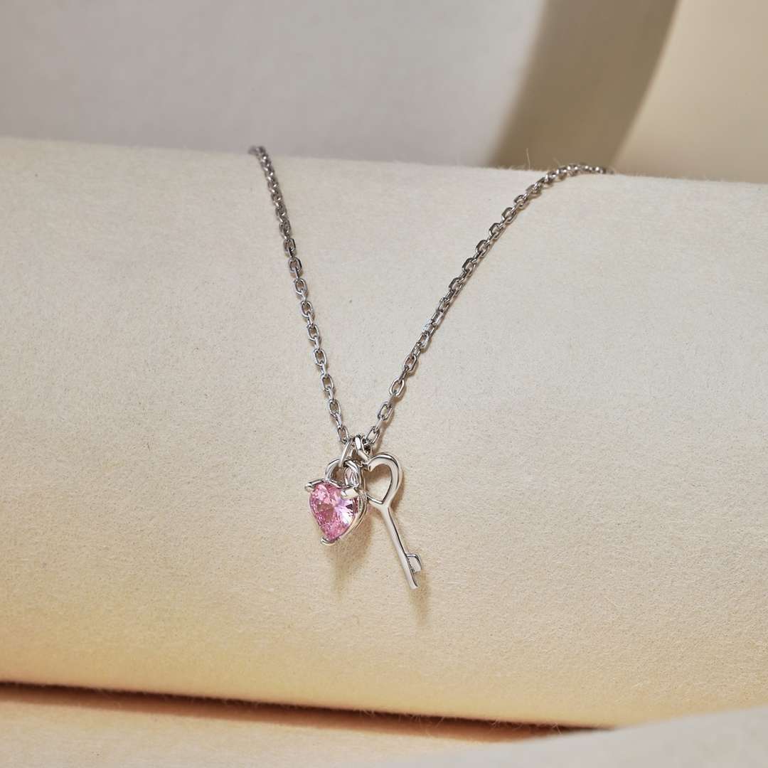 [Aurelle Style]Unique Heart Shape Key Pendent Necklace