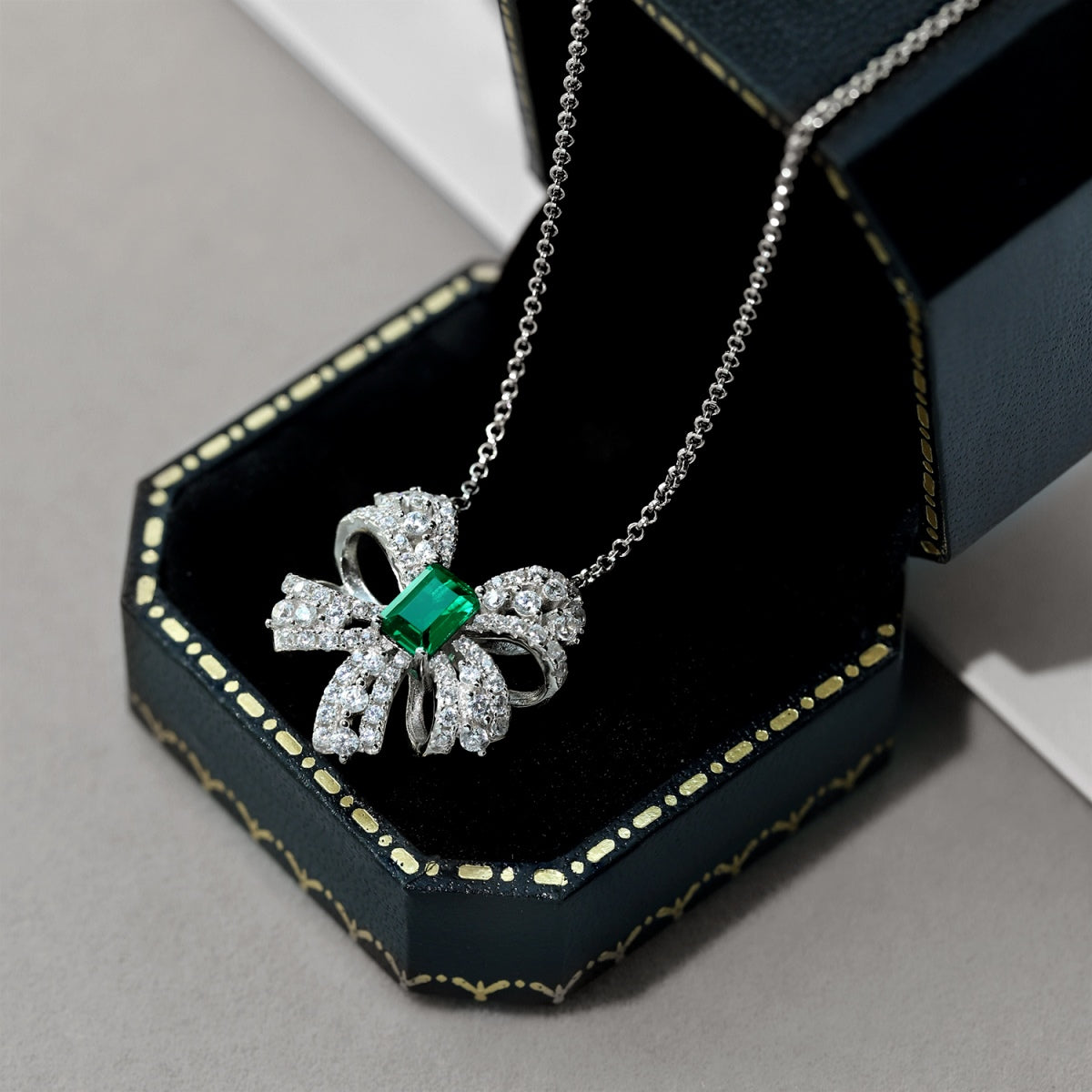 [Aurelle Style]Luxurious Flower Shape Emerald Cut Necklace