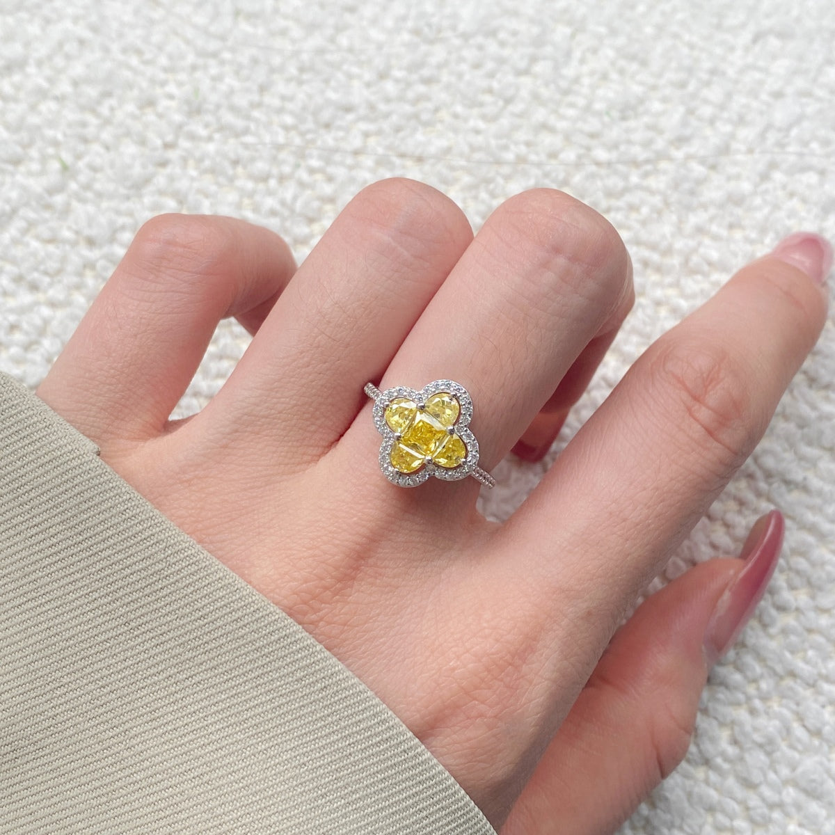 [Aurelle Style]Luxurious Eternity Flower Shape Banquet Ring