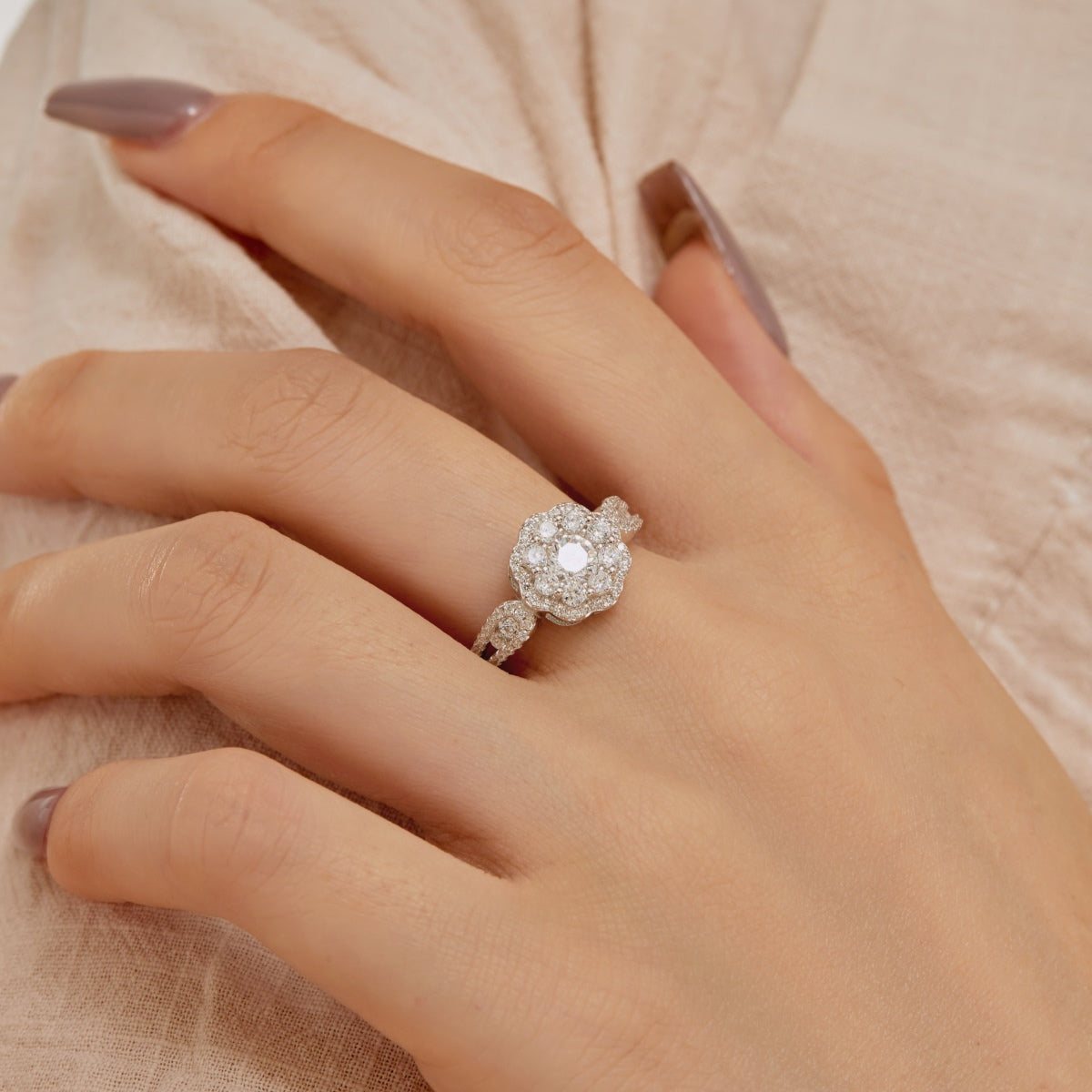 [Aurelle Style]Delicate Colorful Round Cut Flower Shape Wedding Ring