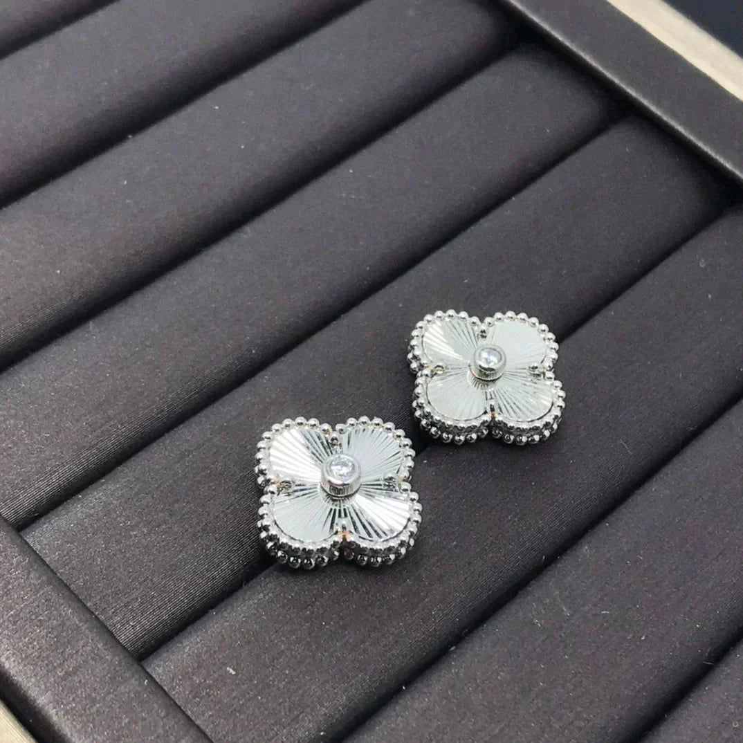 [Aurelle Style]CLOVER MINI 9.5MM LASER EARRINGS