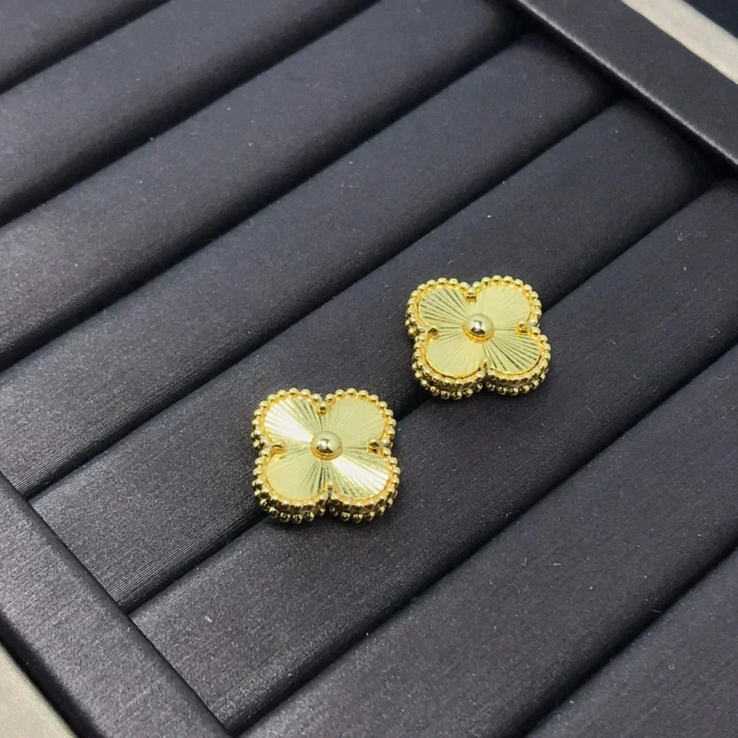 [TOP]CLOVER MINI 9.5MM LASER EARRINGS