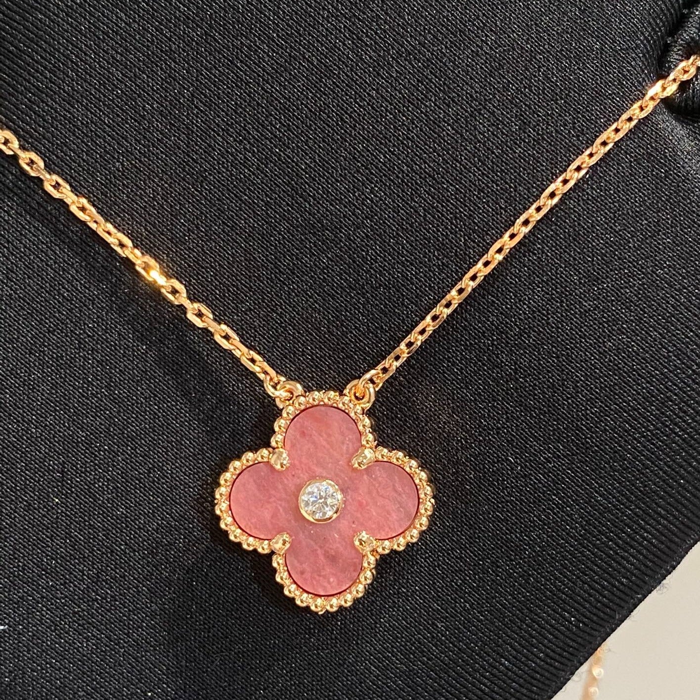 [TOP]CLOVER 15MM DIAMOND RHODONITE NECKLACE