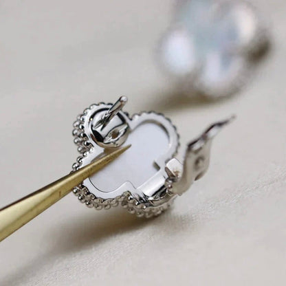 [Aurelle Style]CLOVER MEDIUM 1 MOTIFS  WHITE MOP EARRINGS SILVER