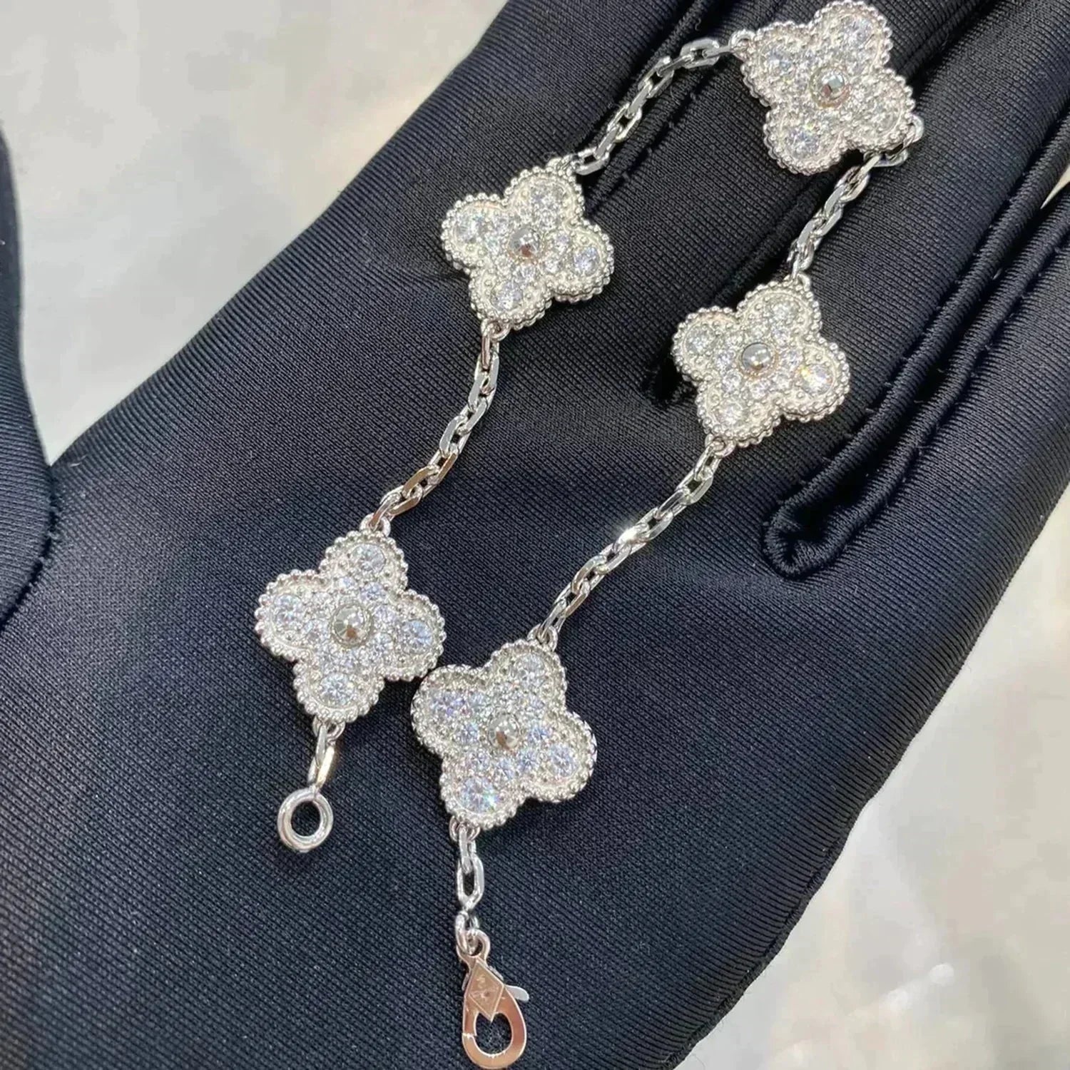 [TOP] CLOVER 5 MOTIF FULL DIAMOND BRACELET COLLECTION