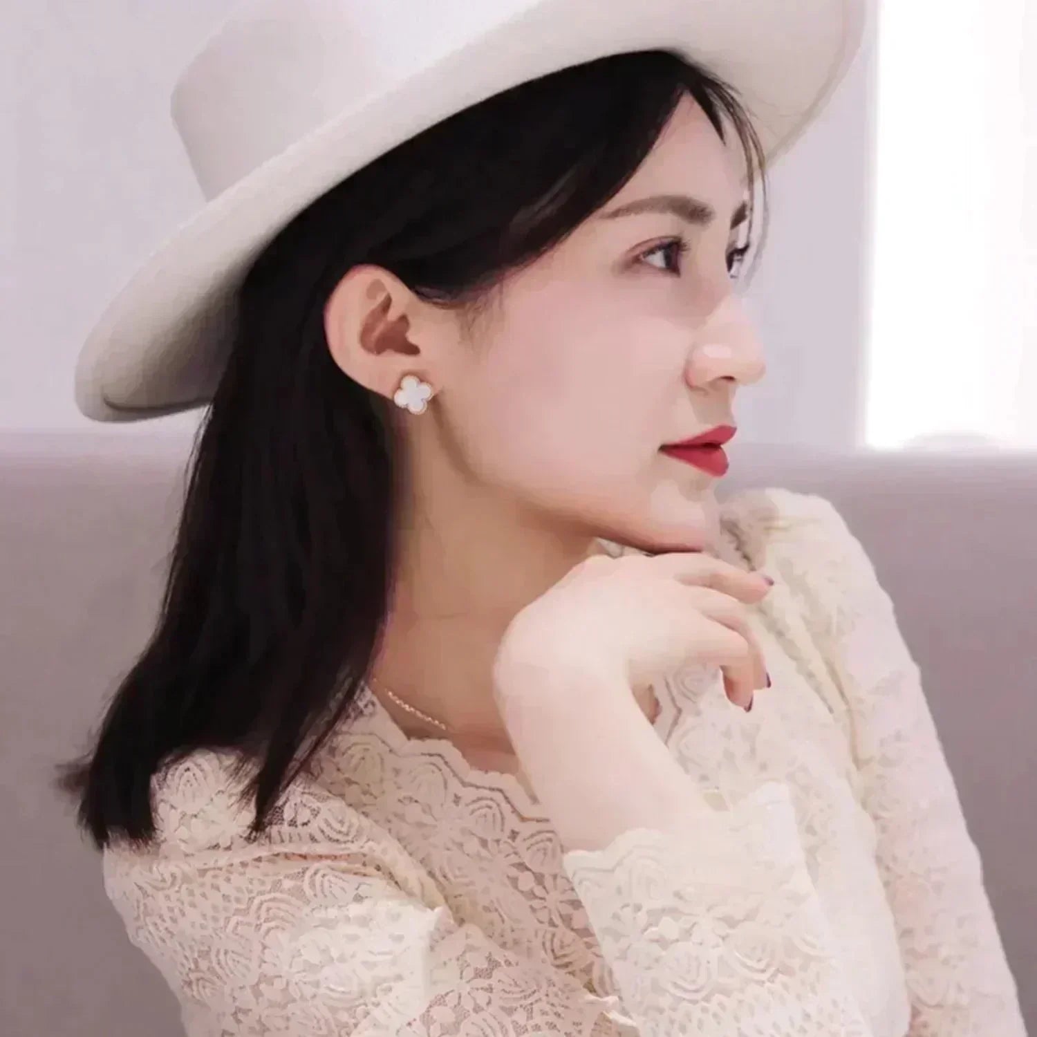 [Aurelle Style]CLOVER MEDIUM 1 MOTIFS  WHITE MOP STUD EARRINGS