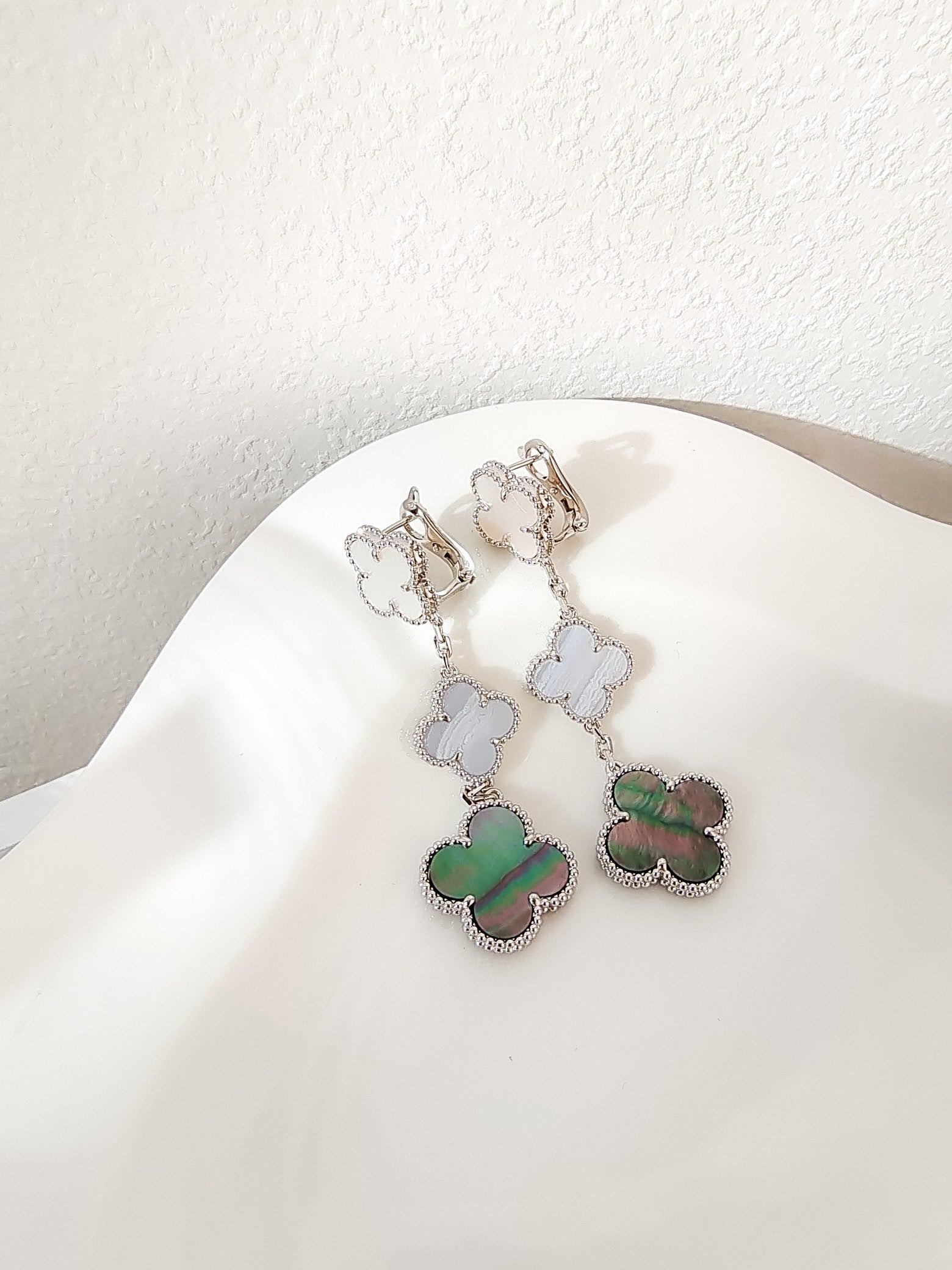 [Aurelle Style]CLOVER 3 MOTIFS CHALCEDONY DARK MOP SILVER EARRINGS