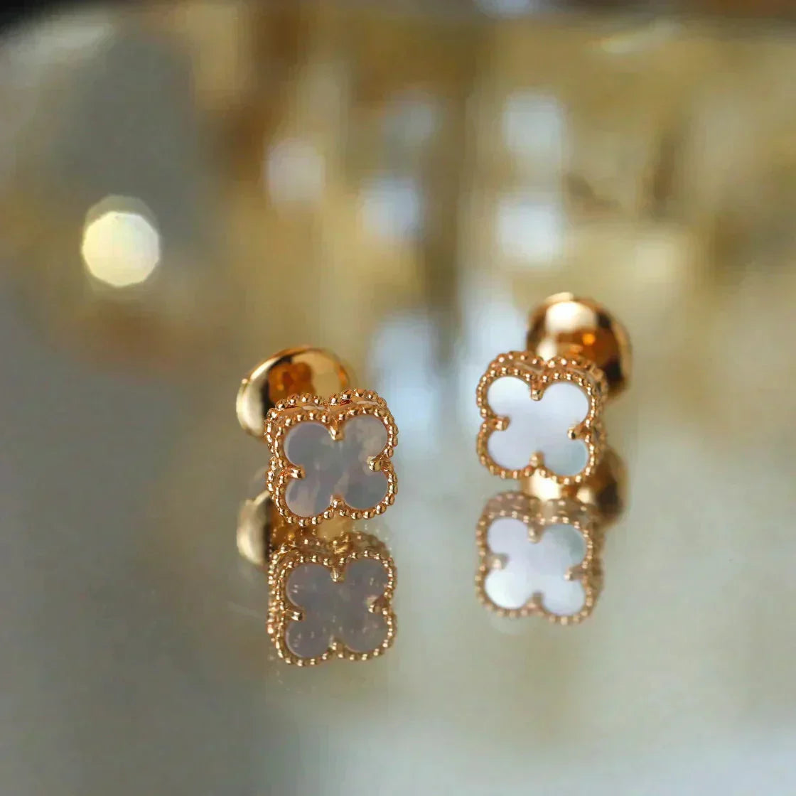 [Aurelle Style]CLOVER MINI 9.5MM WHITE MOP EARRINGS