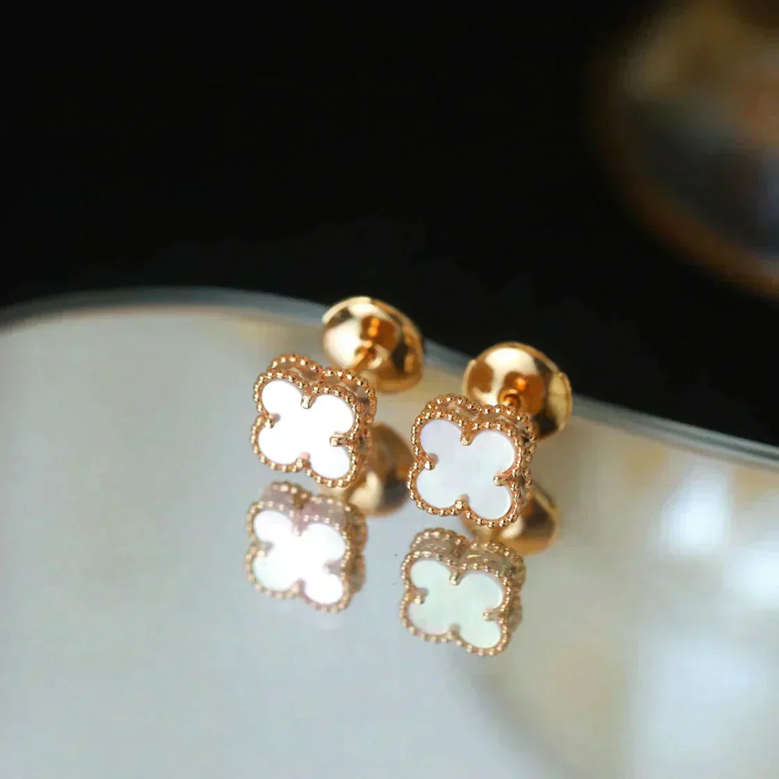 [Aurelle Style]CLOVER MINI 9.5MM WHITE MOP EARRINGS