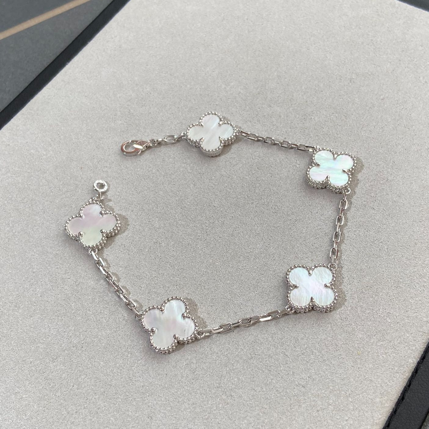 [Aurelle Style]CLOVER WHITE PEARL MOP 5 MOTIF BRACELET COLLECTION