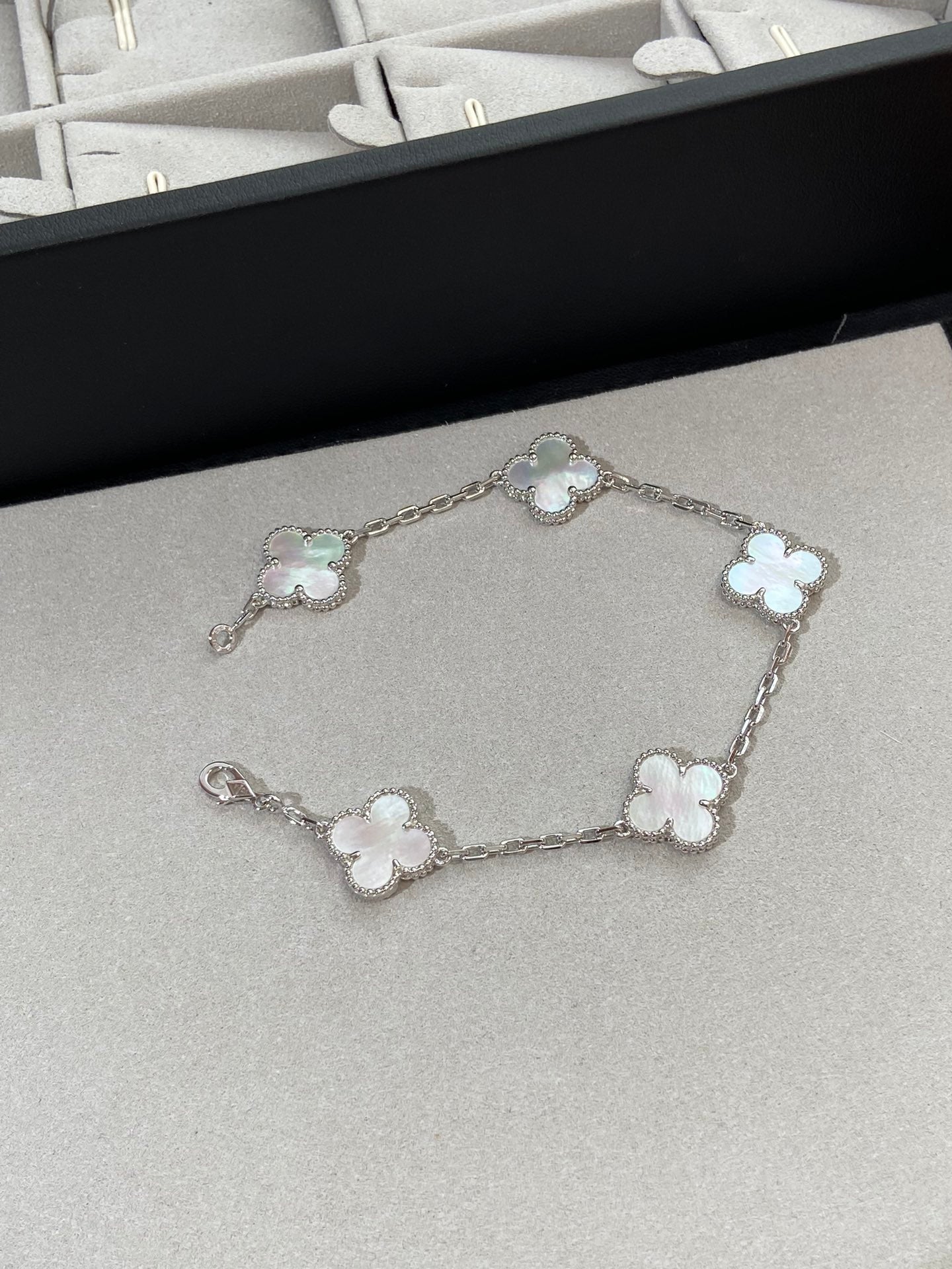 [Aurelle Style]CLOVER WHITE PEARL MOP 5 MOTIF BRACELET COLLECTION