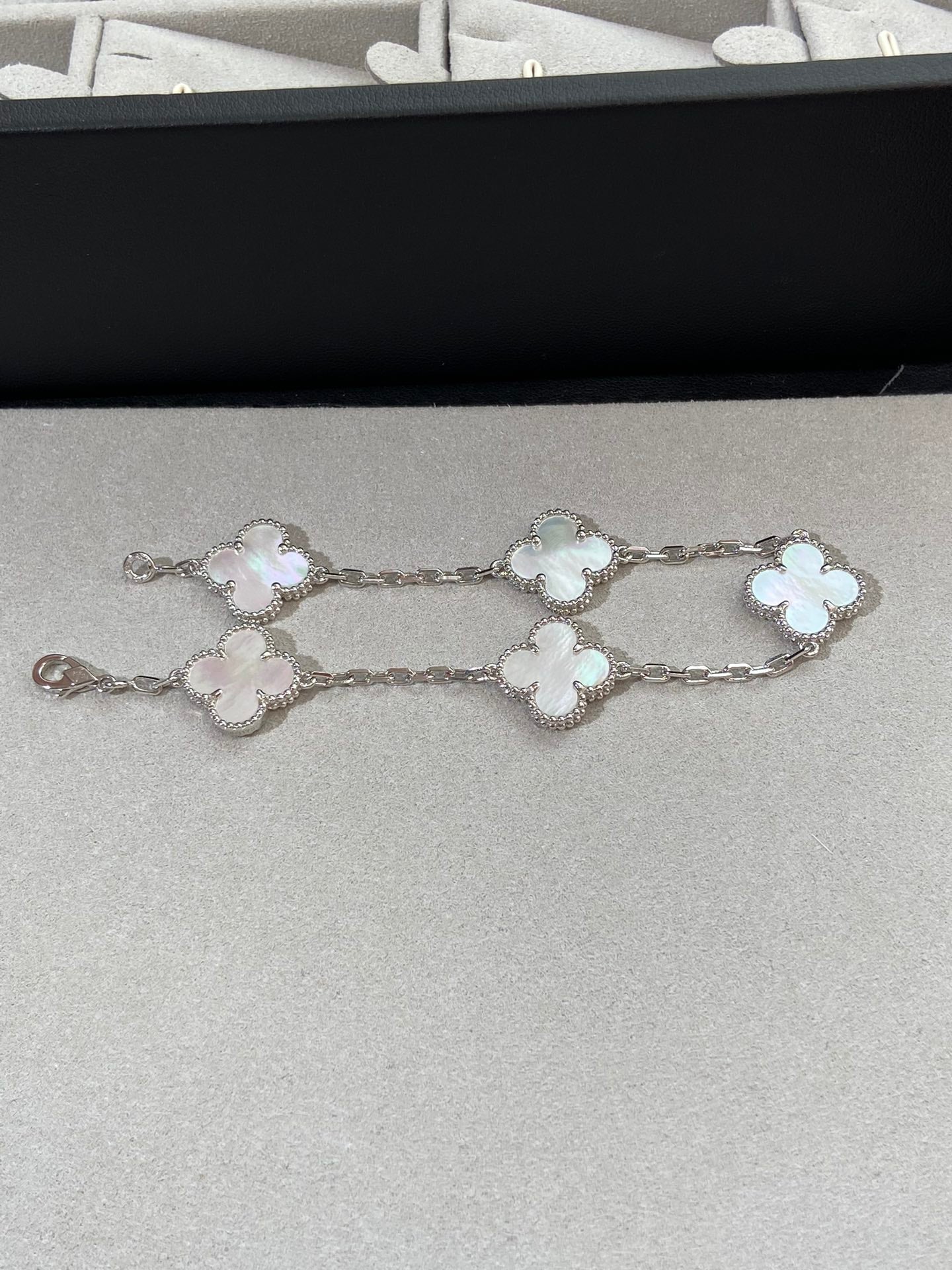 [Aurelle Style]CLOVER WHITE PEARL MOP 5 MOTIF BRACELET COLLECTION