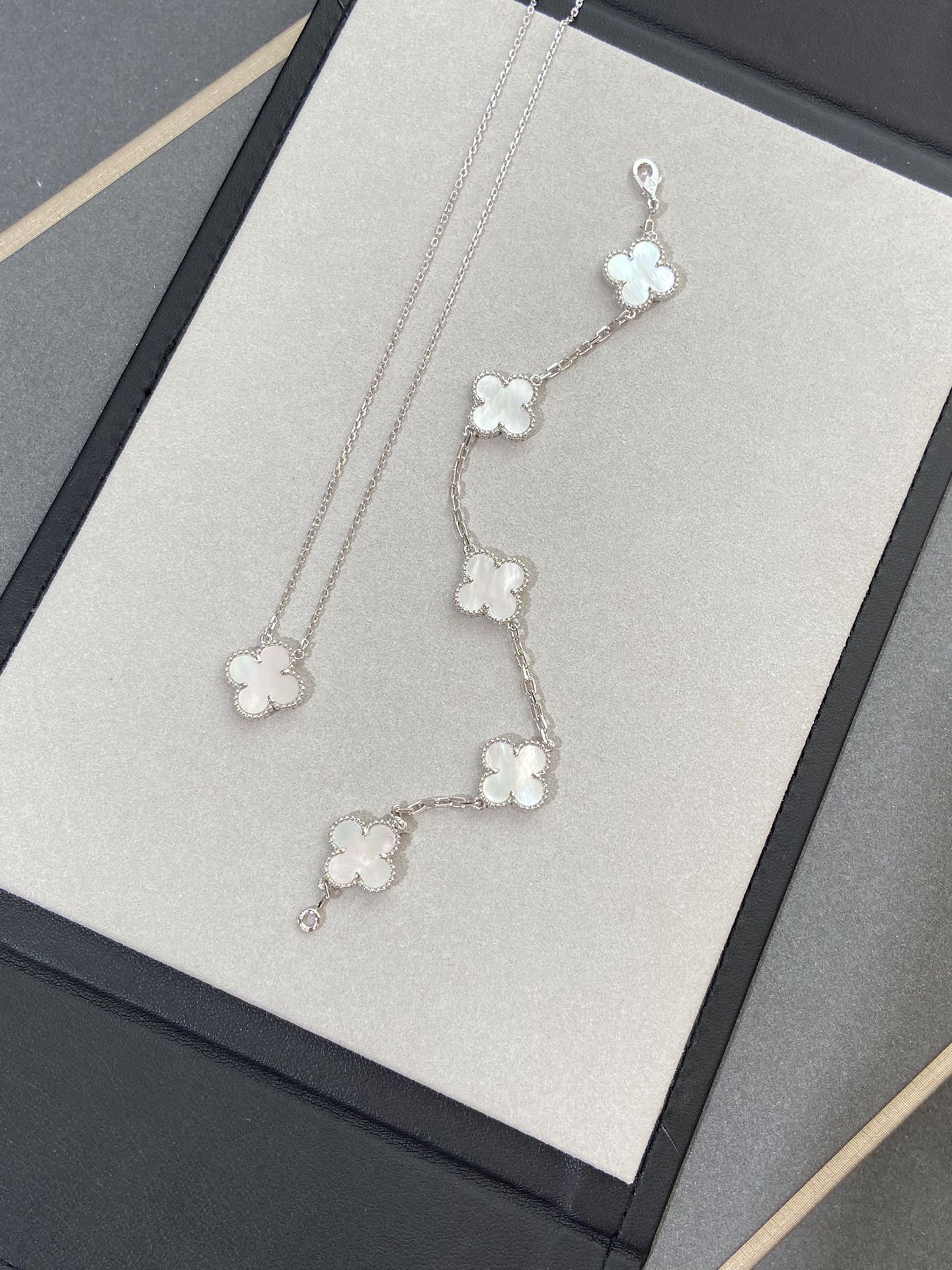 [Aurelle Style]CLOVER WHITE PEARL MOP 5 MOTIF BRACELET COLLECTION