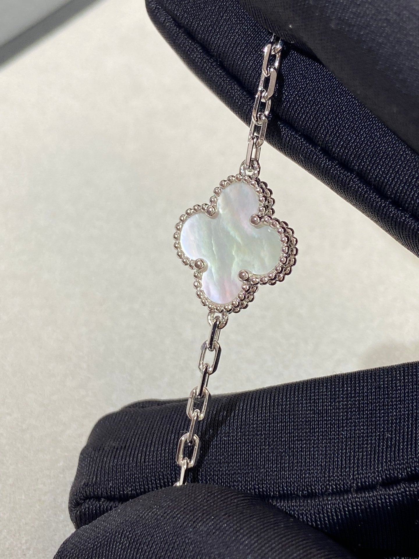 [Aurelle Style]CLOVER WHITE PEARL MOP 5 MOTIF BRACELET COLLECTION