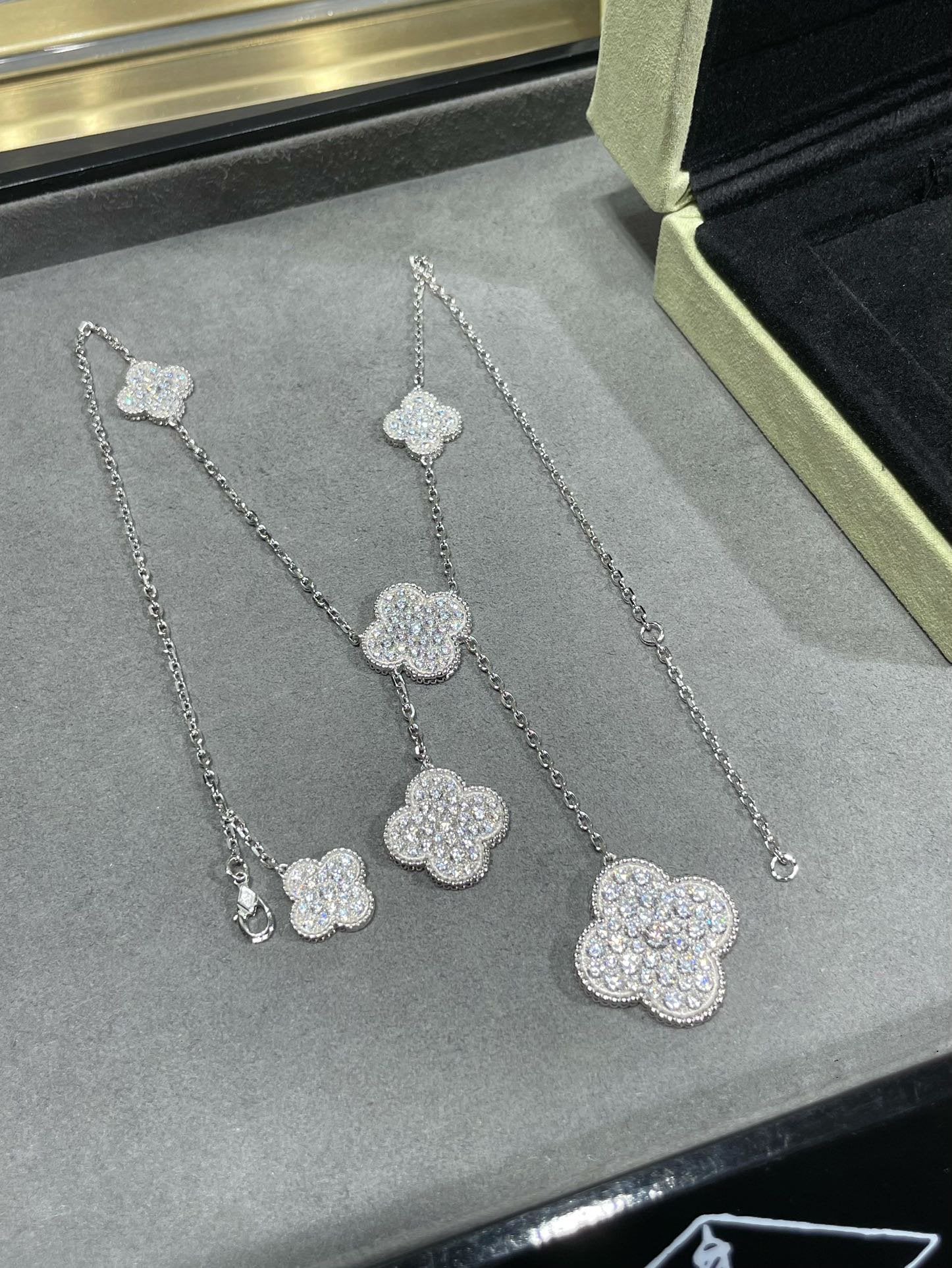 [Aurelle Style]CLOVER 6 MOTIF DIAMOND PAVED NECKLACE