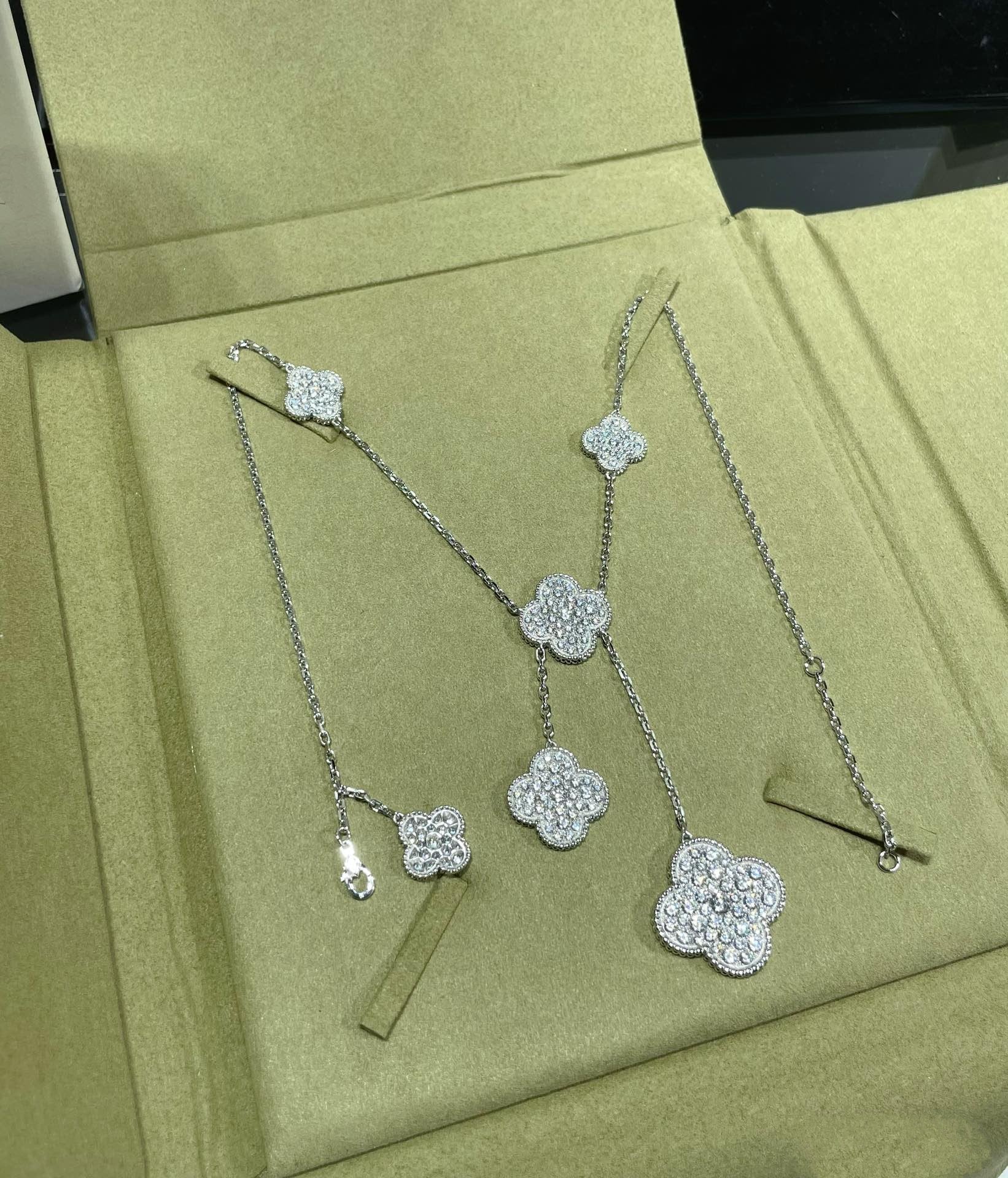 [Aurelle Style]CLOVER 6 MOTIF DIAMOND PAVED NECKLACE