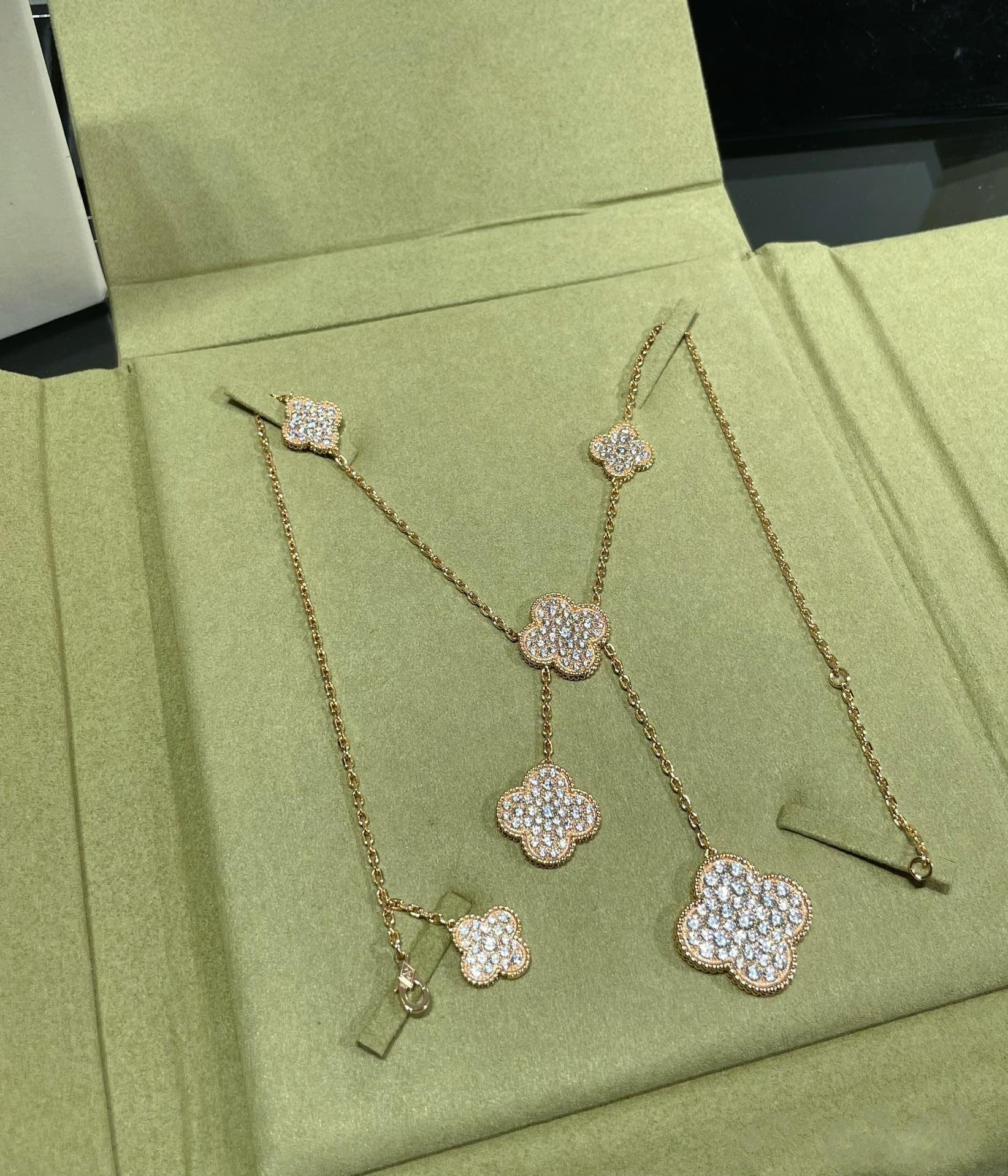 [Aurelle Style]CLOVER 6 MOTIF DIAMOND PAVED NECKLACE