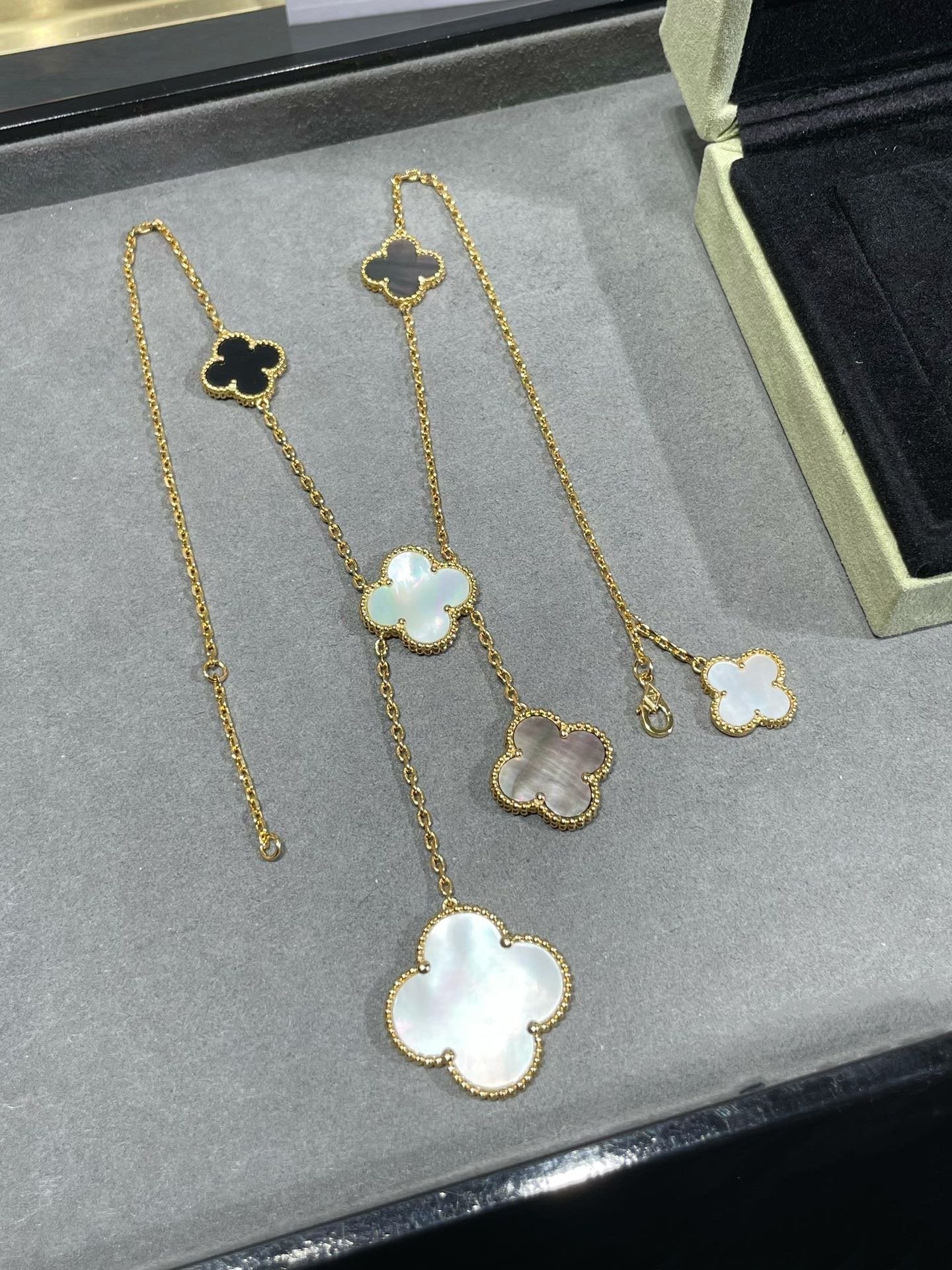 [Aurelle Style]CLOVER 6 MOTIF MOP ONYX GOLD NECKLACE