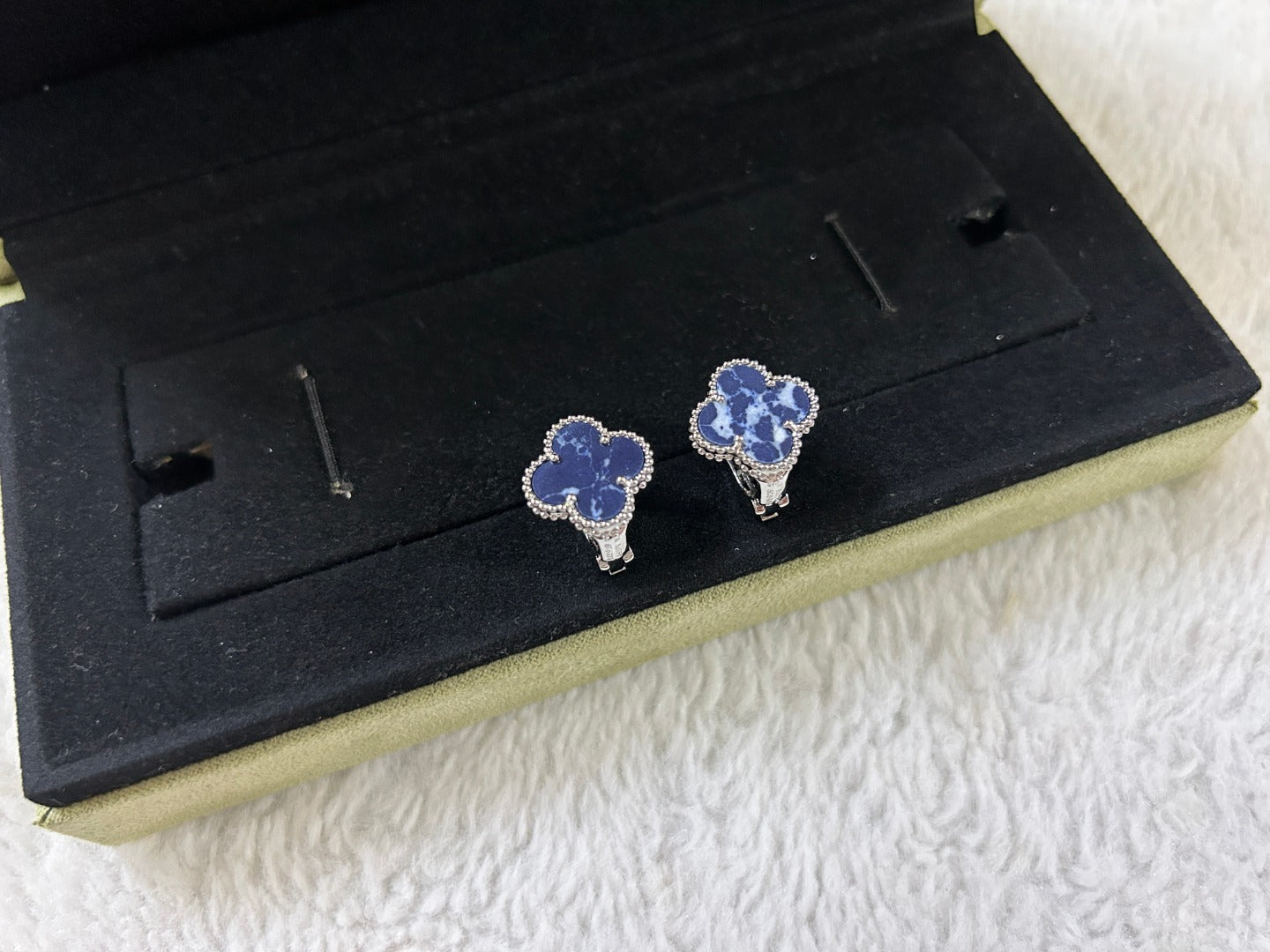 [Aurelle Style]CLOVER PIETERSITE MEDIUM STUD EARRINGS