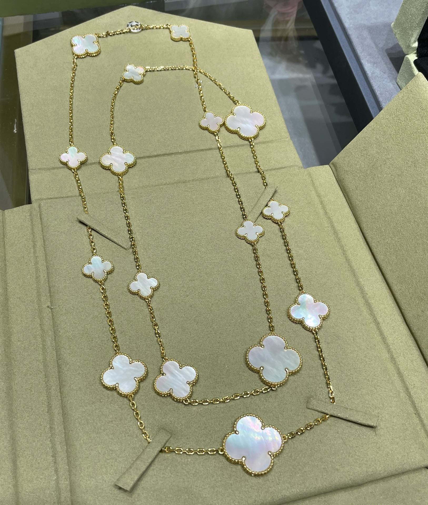 [Aurelle Style]CLOVER 16 MOTIF WHITE MOP GOLD NECKLACE