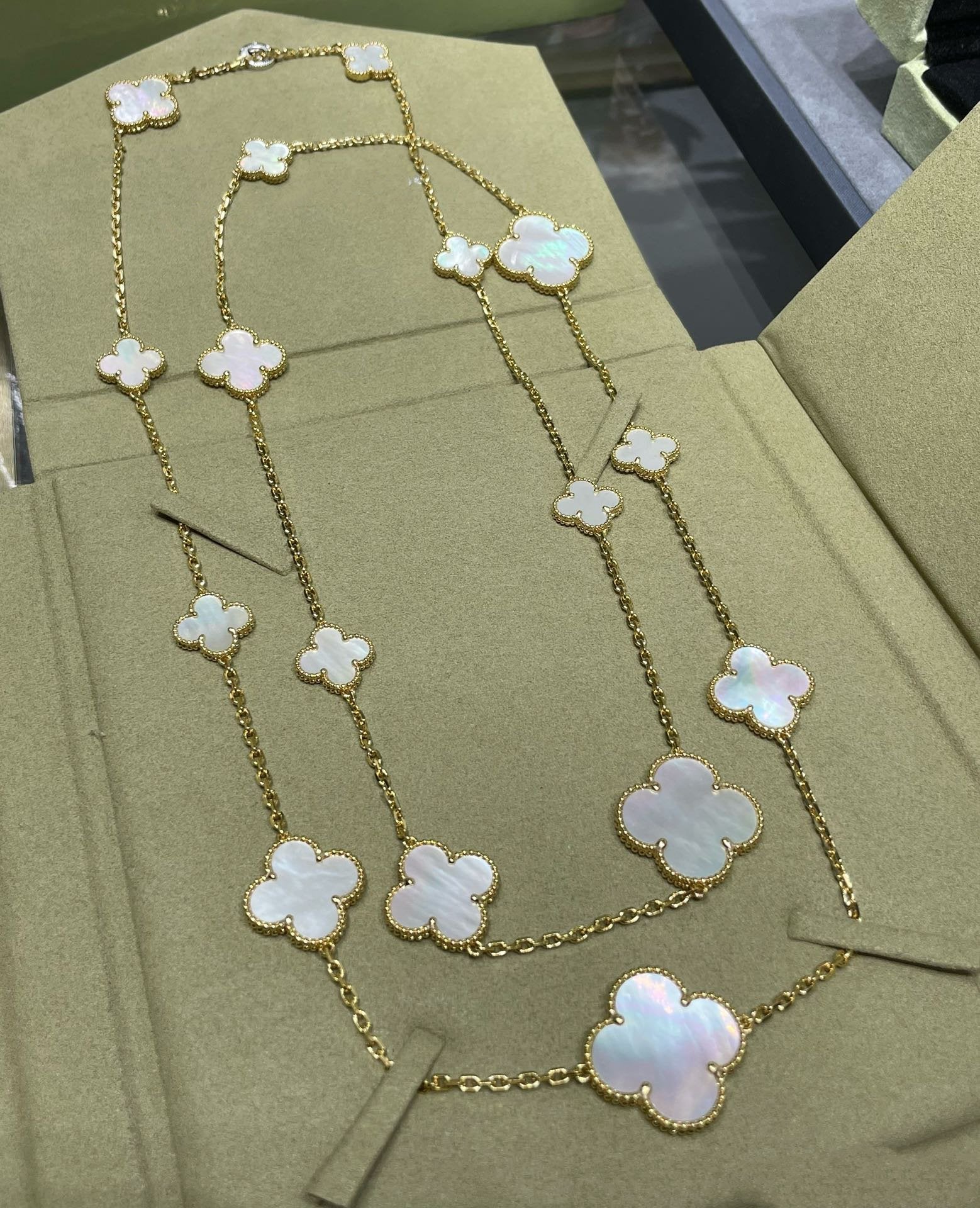 [Aurelle Style]CLOVER 16 MOTIF WHITE MOP GOLD NECKLACE