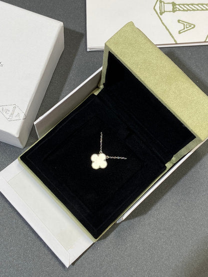 [Aurelle Style]CLOVER MEDIUM SILVER WHITE MOP NECKLACE