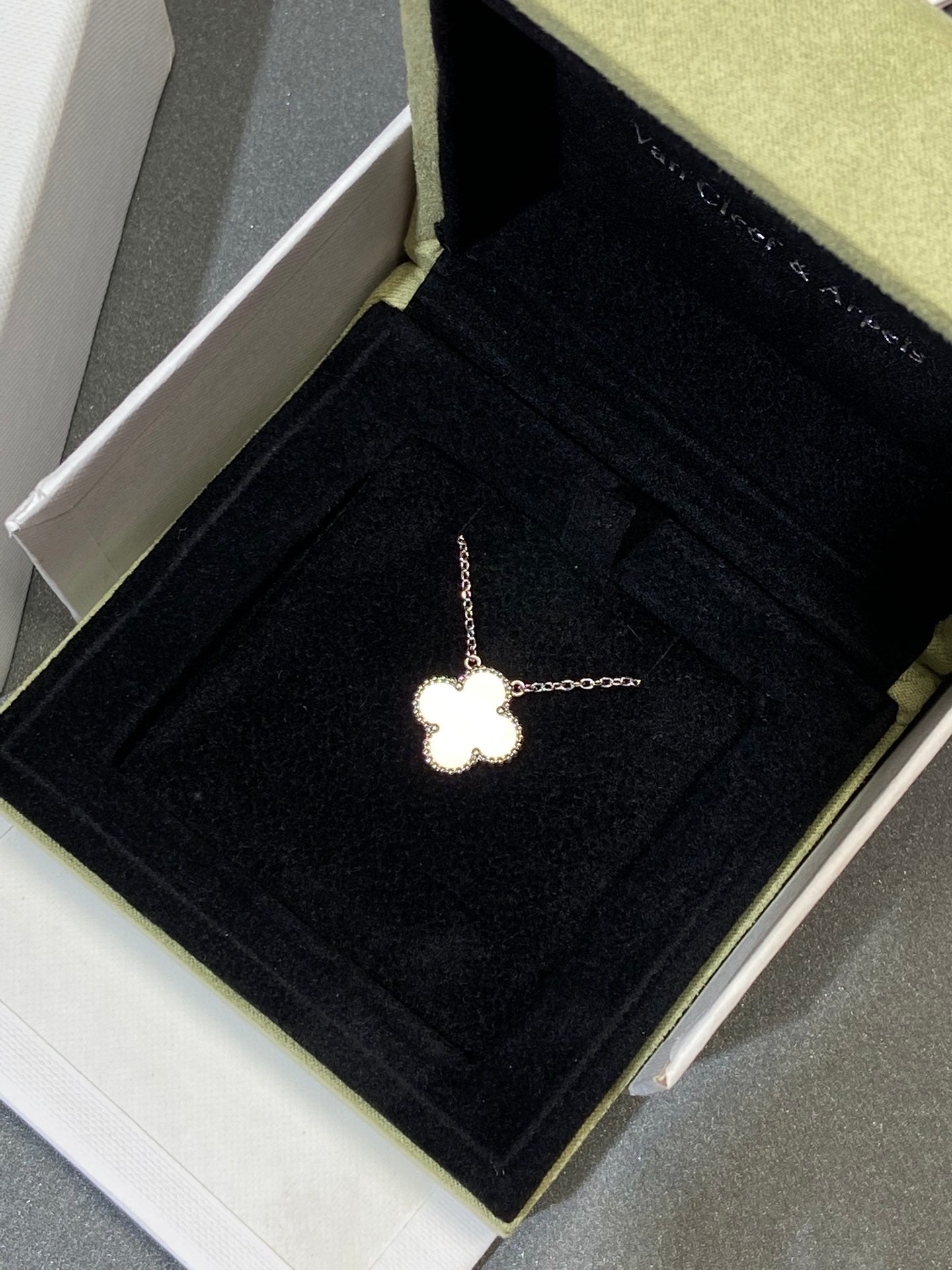 [Aurelle Style]CLOVER MEDIUM SILVER WHITE MOP NECKLACE