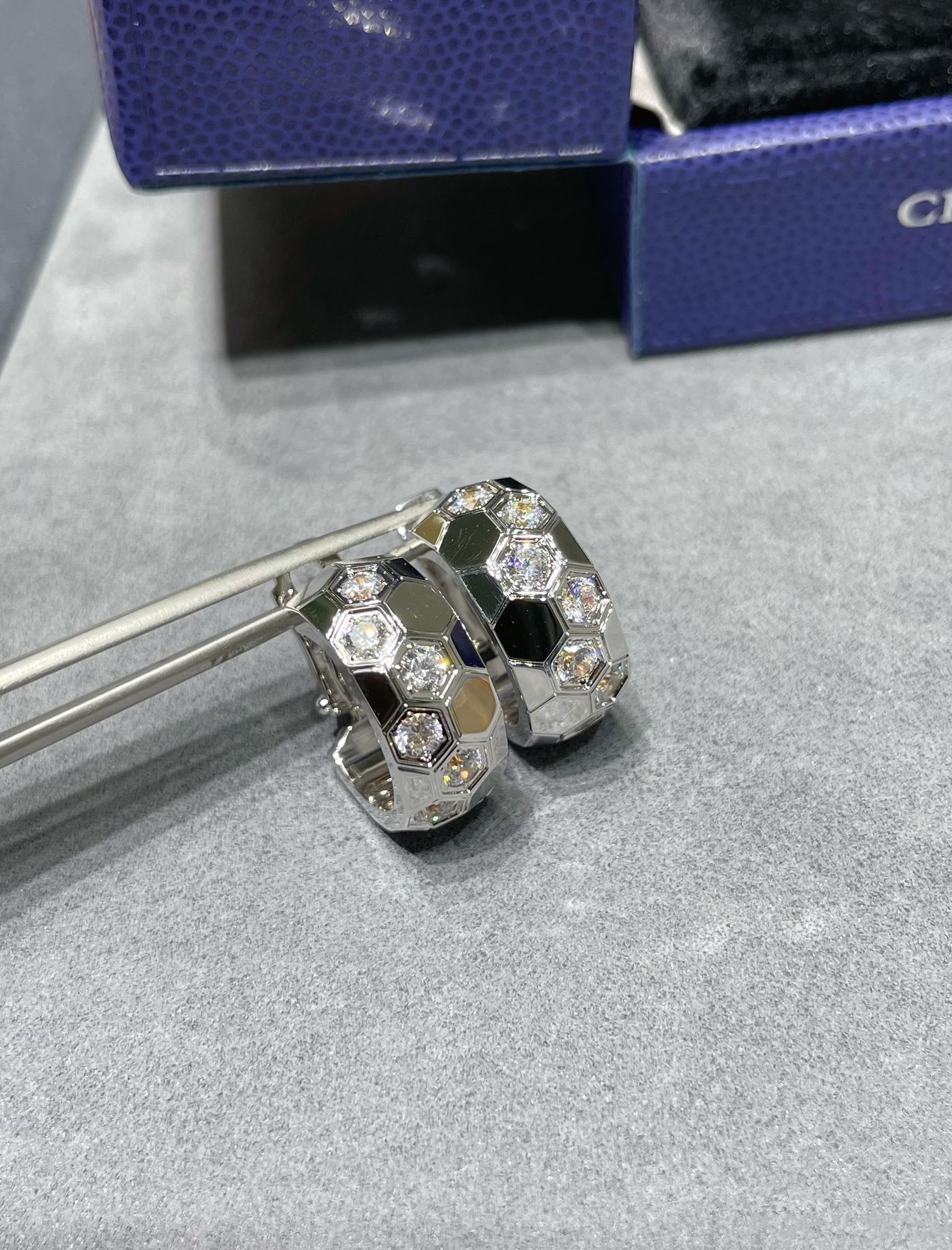 [Aurelle Style]BEE LOVE DIAMOND HOOP EARRINGS