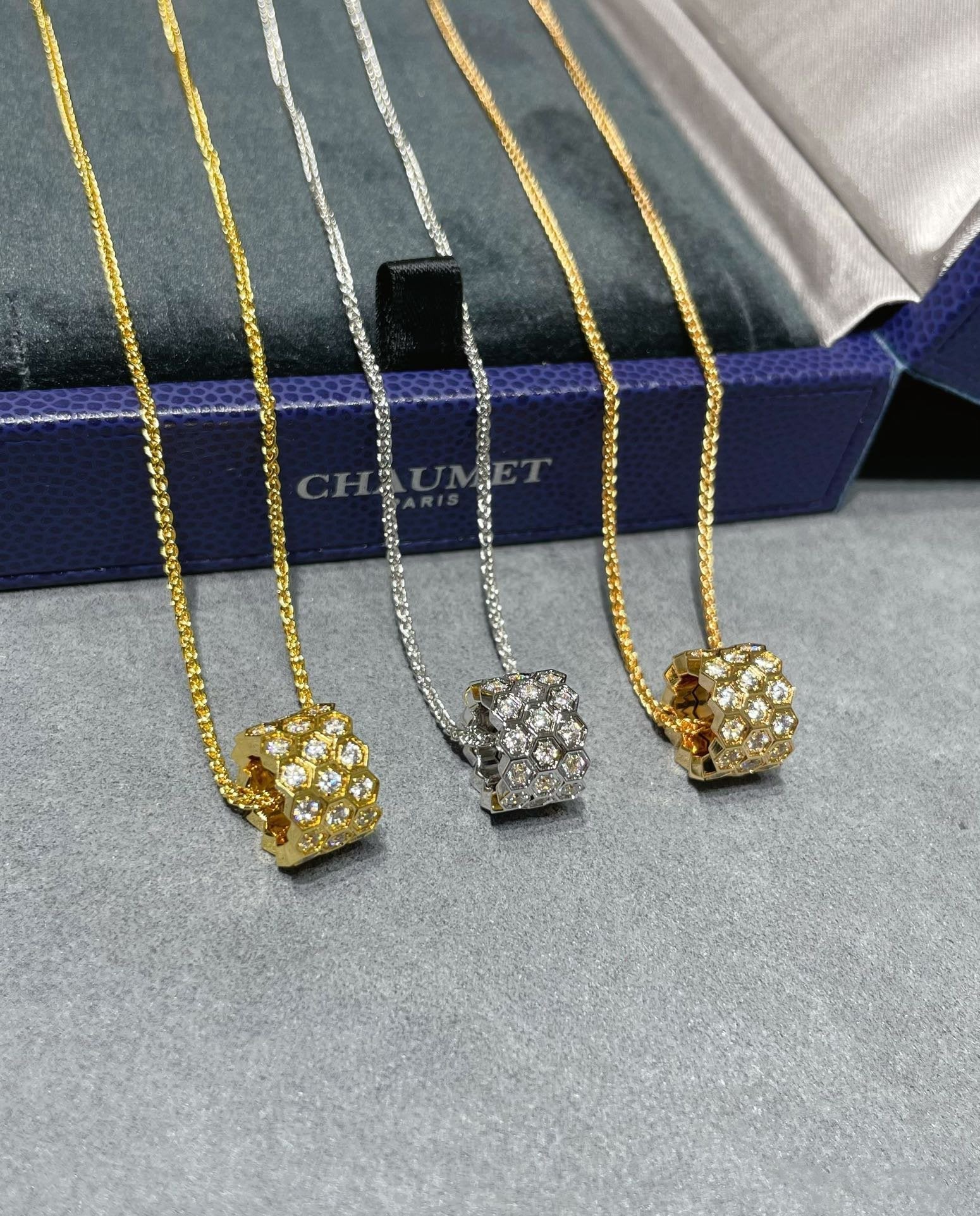 [Aurelle Style]BEE LOVE DIAMOND PAVED 3 ROW NECKLACE
